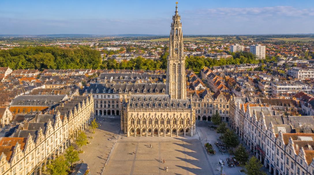 Vue d'Arras et du beffroi — intervention ED'Toiture